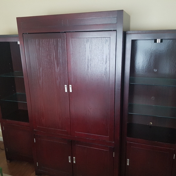 Entertainment Unit - Picture 2 of 2